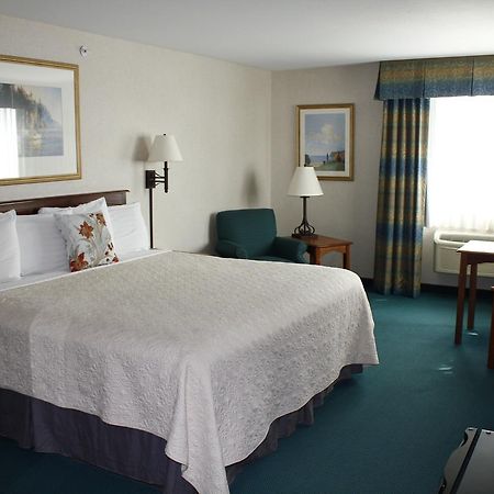 Baraga Lakeside Inn Buitenkant foto
