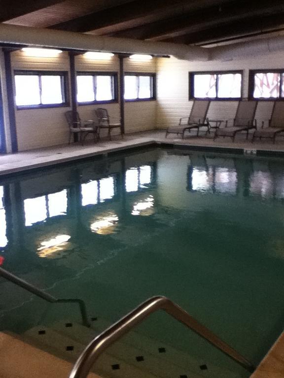 Baraga Lakeside Inn Buitenkant foto