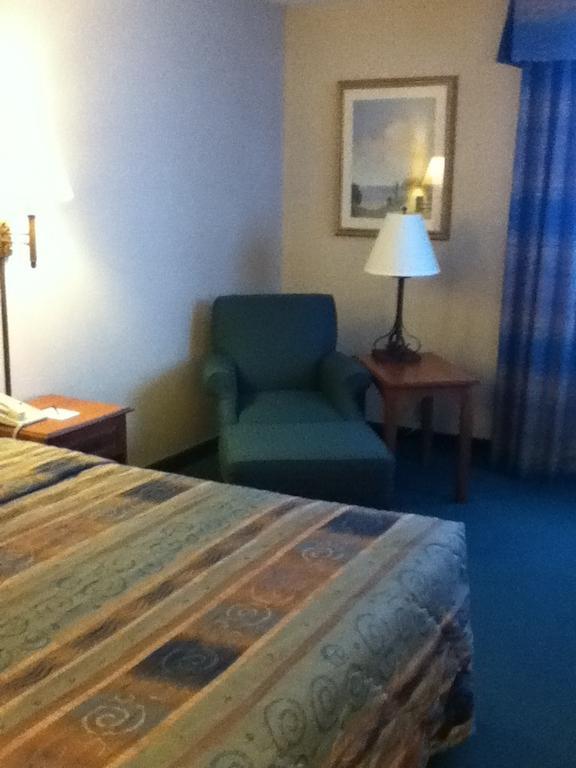 Baraga Lakeside Inn Buitenkant foto