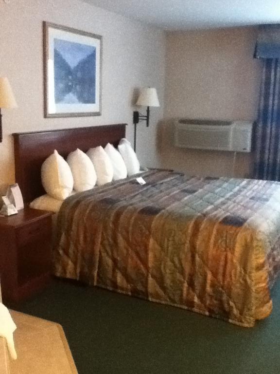 Baraga Lakeside Inn Buitenkant foto