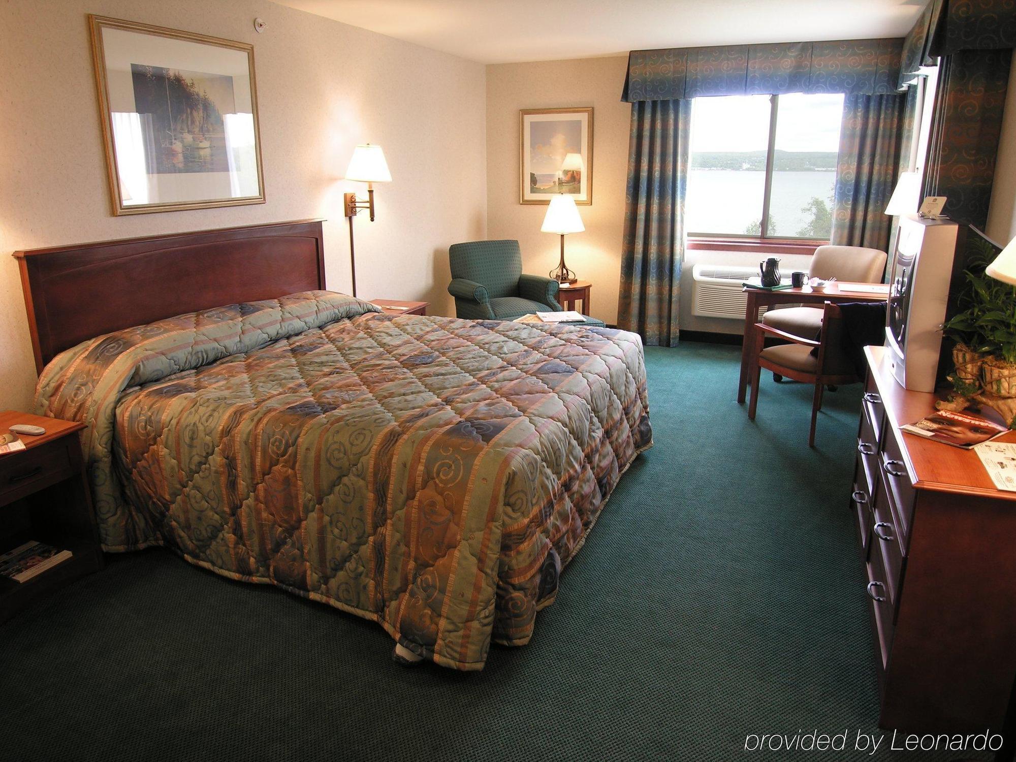 Baraga Lakeside Inn Kamer foto