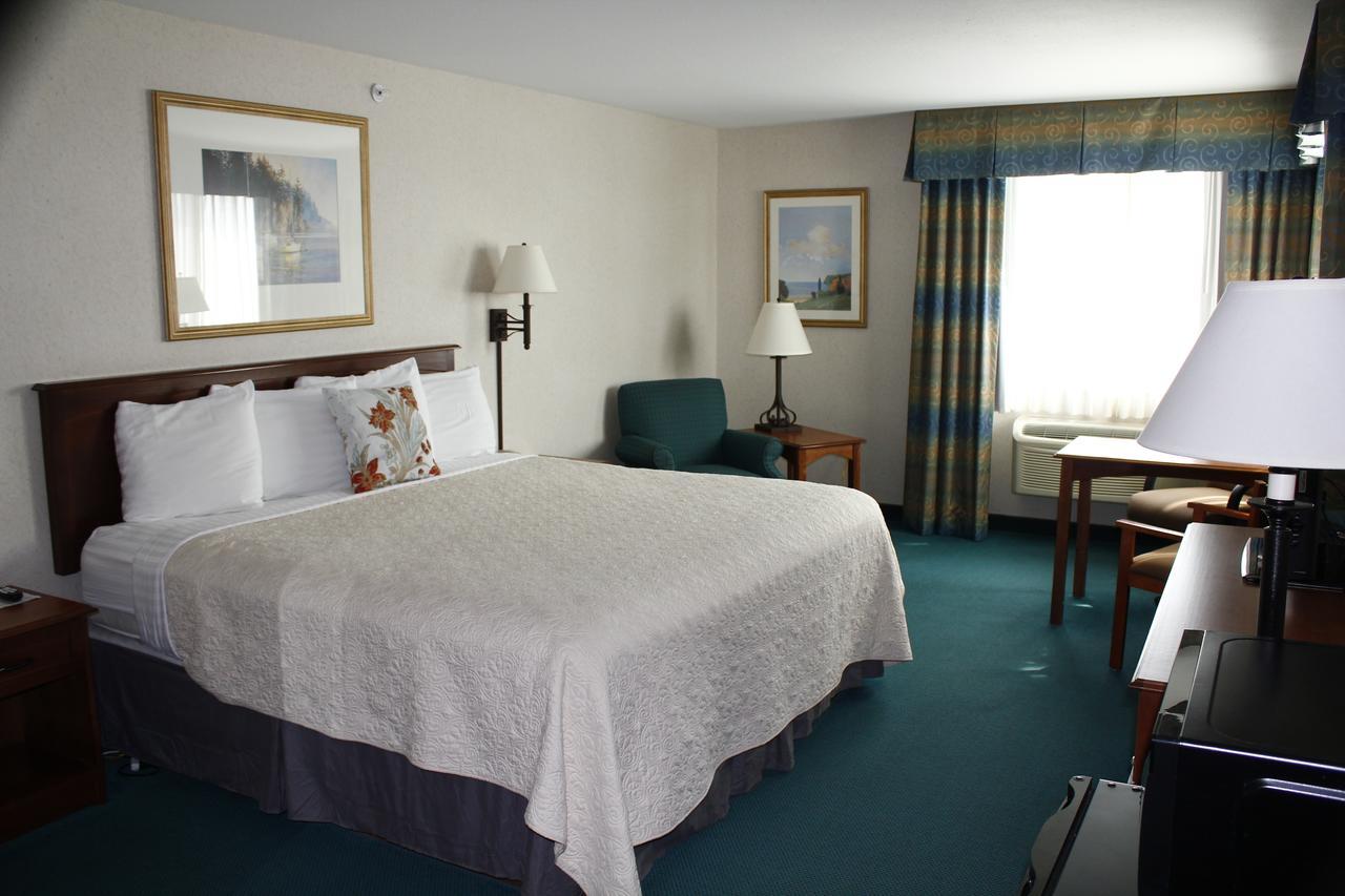 Baraga Lakeside Inn Buitenkant foto