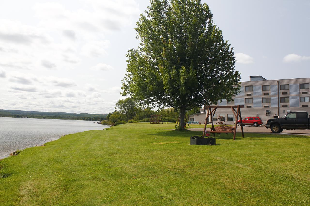 Baraga Lakeside Inn Buitenkant foto
